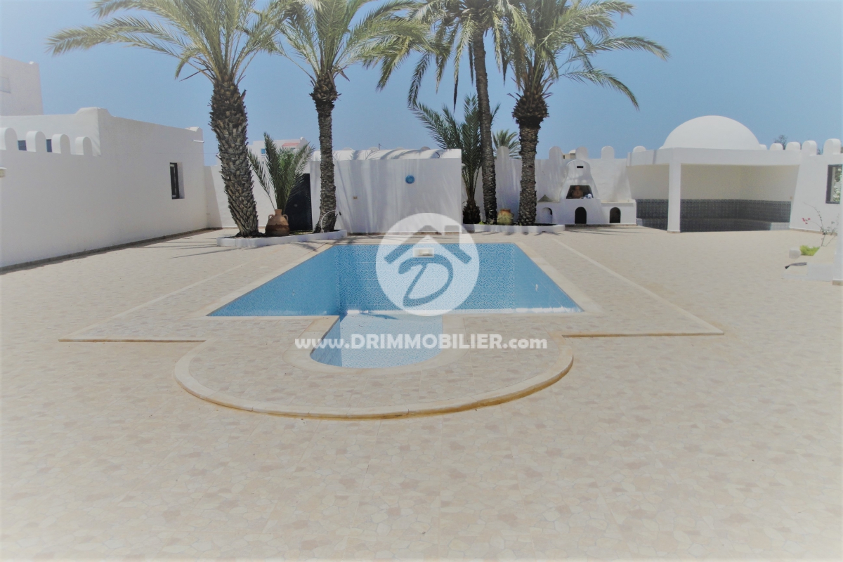 L 131 -                            بيع
                           Villa avec piscine Djerba